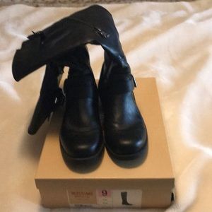 Black universal boots